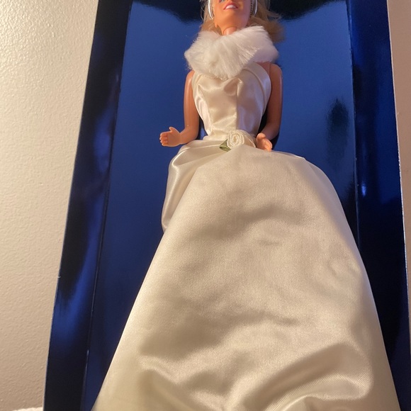 Diana Princess of Wales Doll - Picture 4 of 10